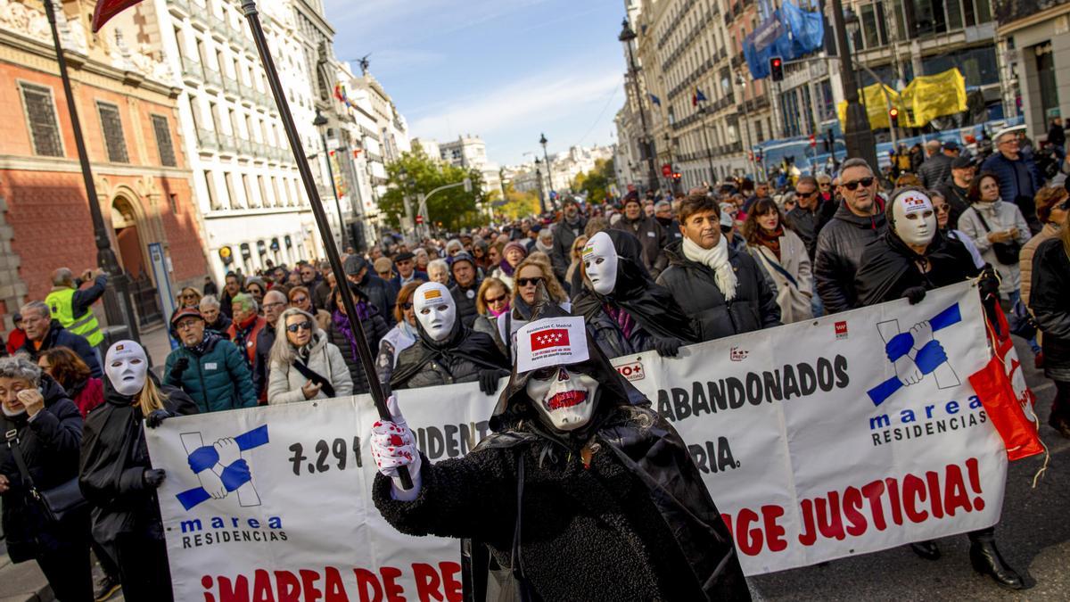 Manifestación convocada por Marea de Residencias para reclamar justicia para las víctimas de la pandemia