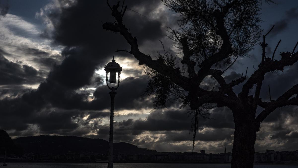 Vista del cielo a primera hora de este jueves en San Sebastián.