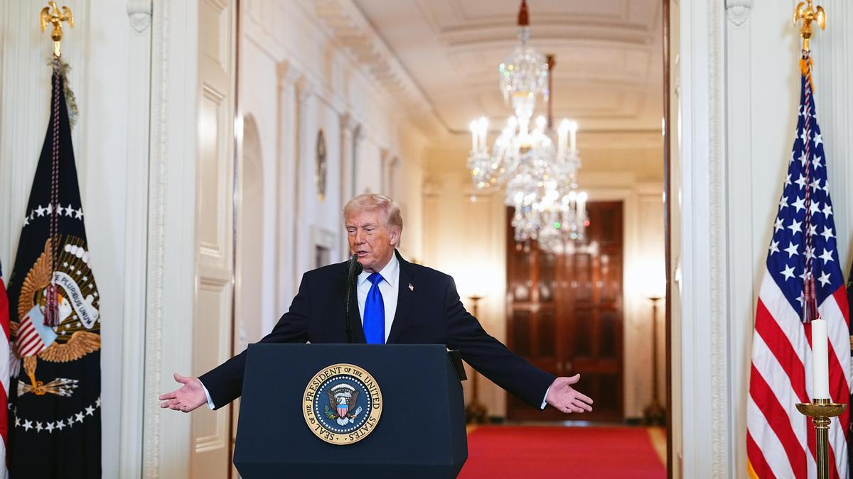 El presidente de EEUU, Donald Trump, pronunciando un discurso en el Ala Este de la Casa Blanca.