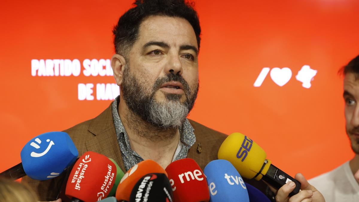 El número dos del PSOE navarro dimite por ocultar que su pareja trabajó en una empresa de la trama de Cerdán