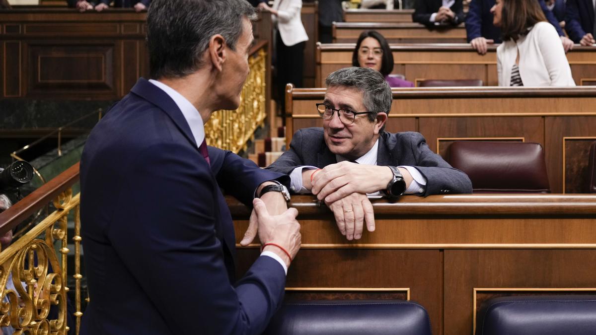 El PSOE mantiene su apoyo firme a Zapatero mientras contiene el aliento de cara a su declaración
