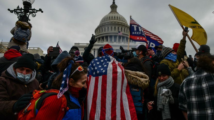 Seguidores de Donald Trump durante el asalto al Capitolio