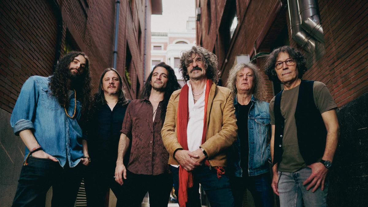 Los integrantes de Rebrote, nueva banda de Iñaki 'Uoho' Antón, en el centro con Jaime Moreno a su derechaq