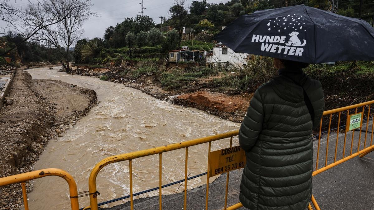 Rio a su paso por la población de Buñol, que ya fue afectada por la dana, a 6 de marzo de 2025, en Valencia.
