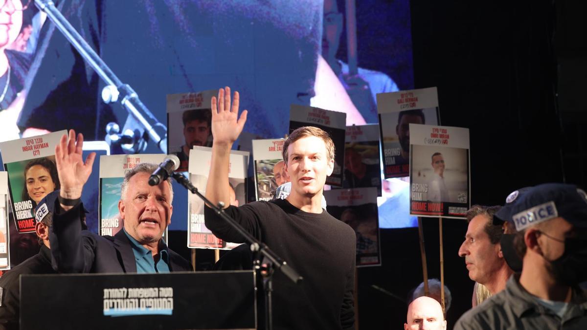 Witkoff (i) y Kushner (d) visitan la Franja de Gaza