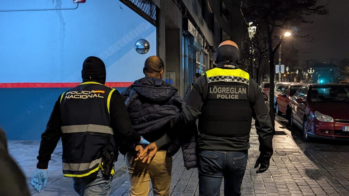 Un vecino de Vigo reclutaba a mujeres para enviar cocaína a Islandia