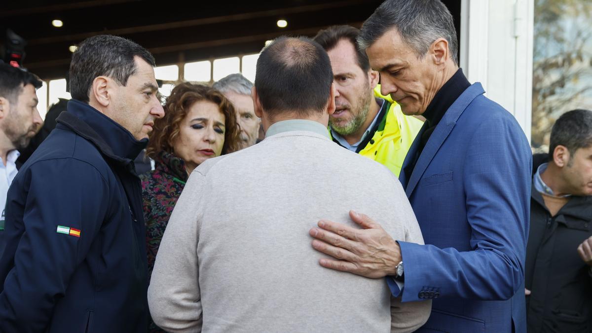 Moreno, Montero, Puente, Sánchez y el alcalde de Adamuz (de espaldas).