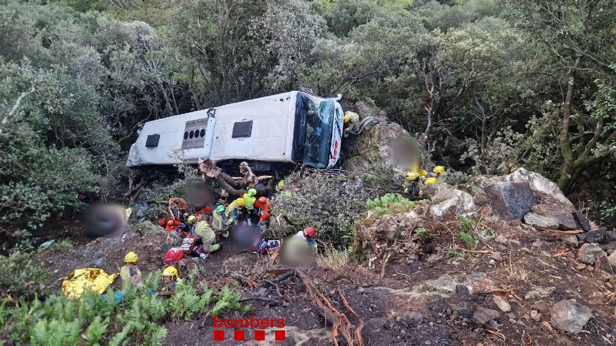 Unos 83 heridos, 7 de ellos graves y 18 menos graves, al despeñarse un autobús en Barcelona