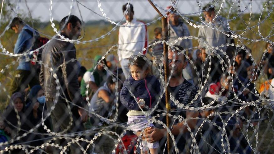 Un grupo de exiliados en un campo de refugiados.