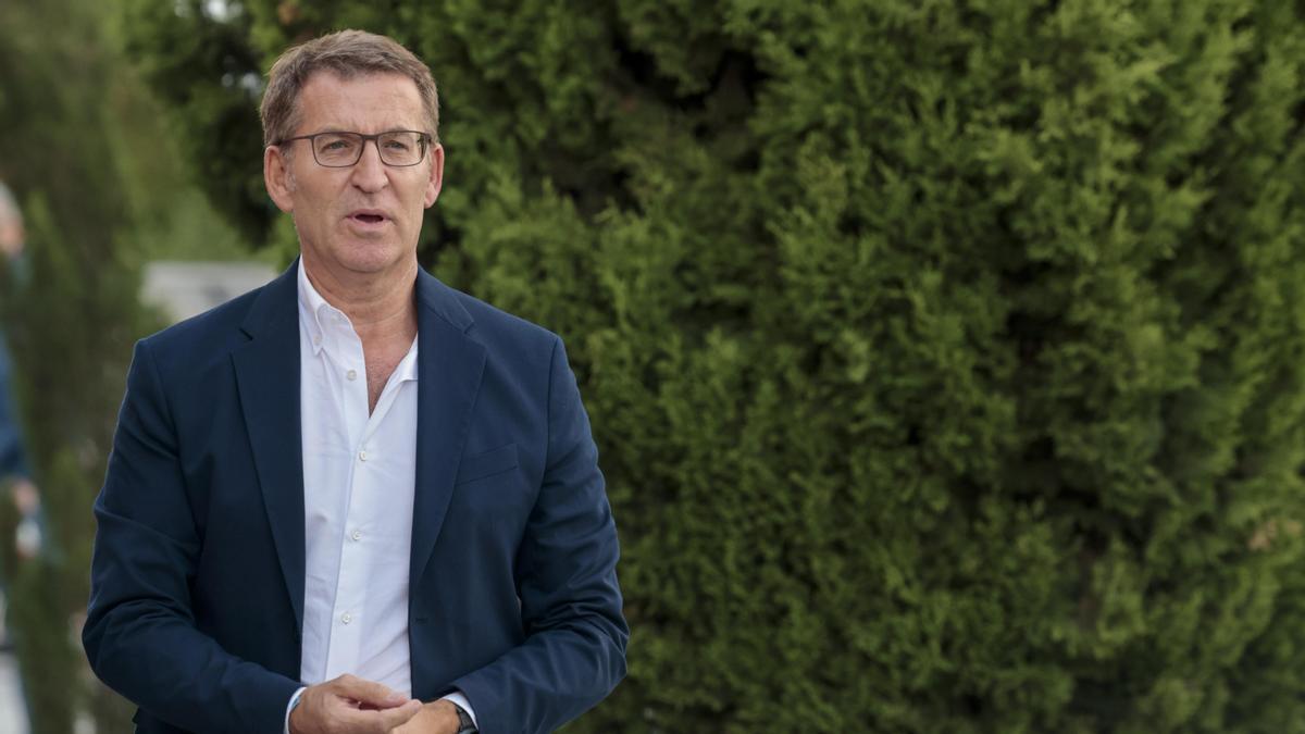 Feijóo, en la capilla ardiente de Pepe Domingo Castaño