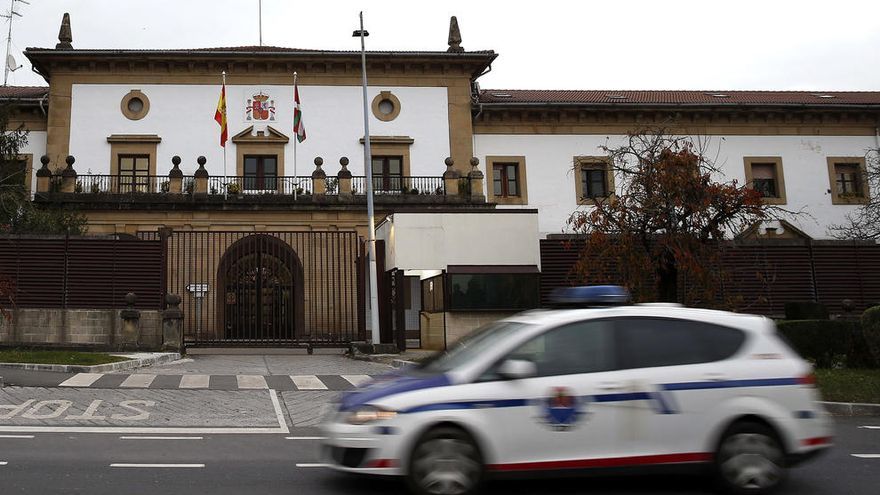 Vista de la prisión de Martutene, en San Sebastián, donde estaban cumpliendo condena en situación de tercer grado las dos personas detenidas.