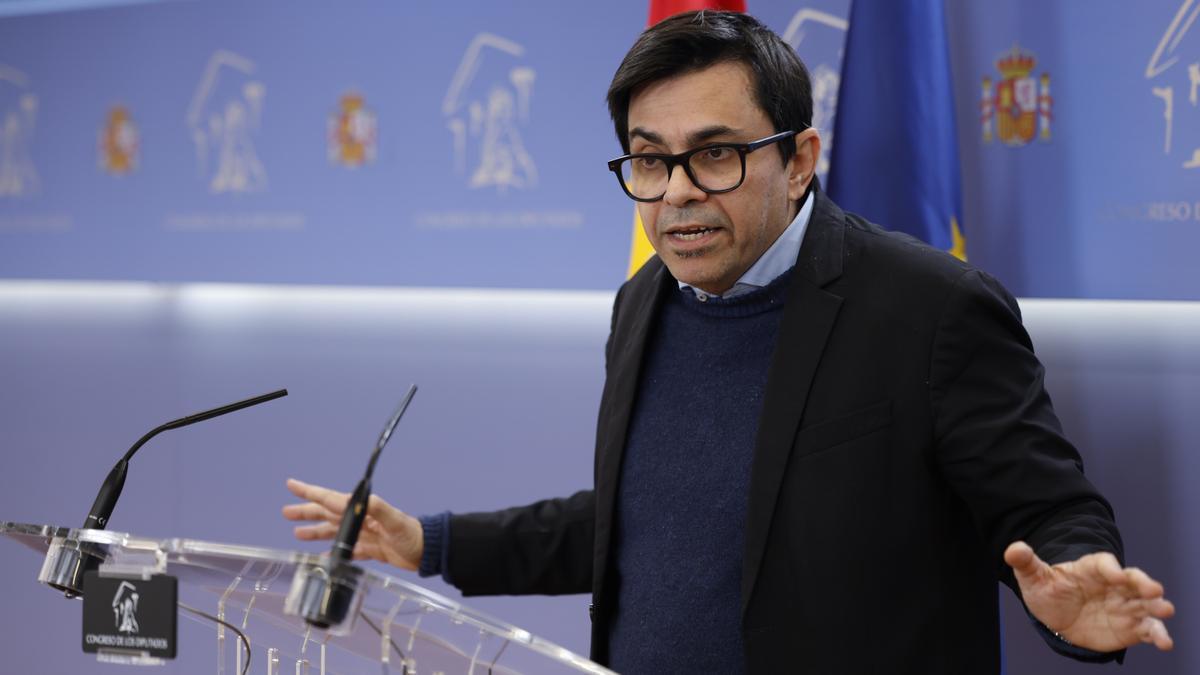 El secretario primero del Congreso y diputado de Catalunya en Comú, Gerardo Pisarello, durante una rueda de prensa.