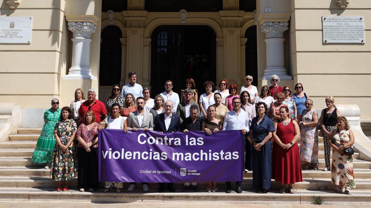 Minuto de silencio en Málaga tras el último crimen machista.