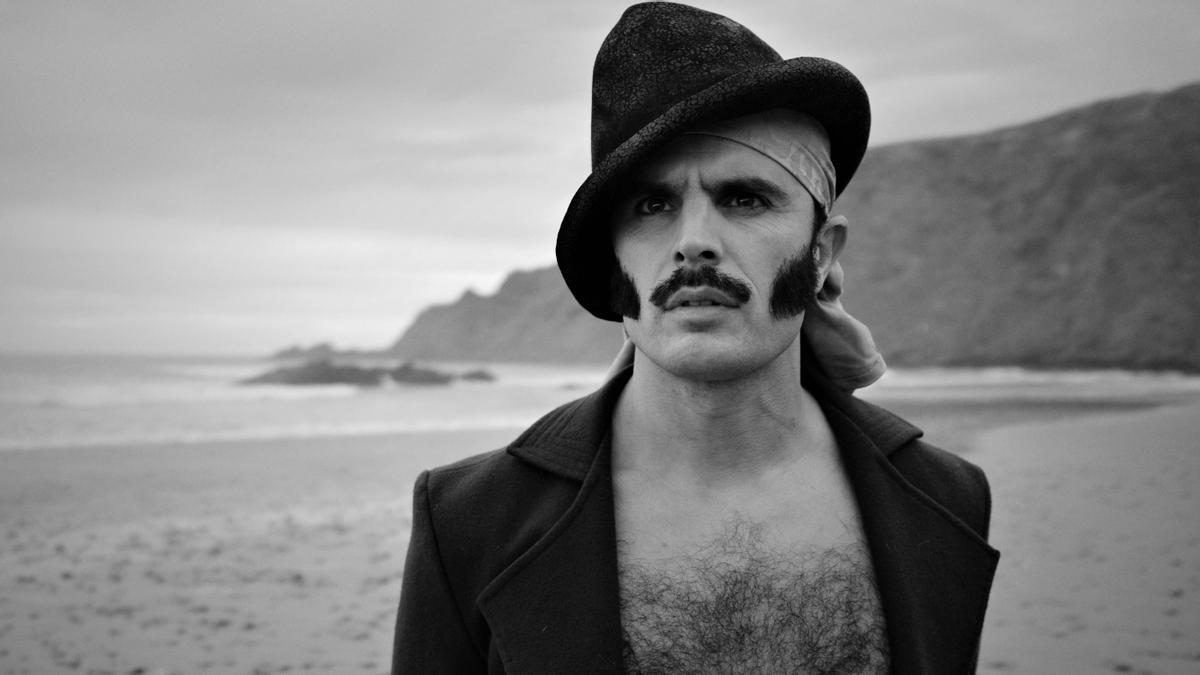 Rodrigo Cuevas publica nuevo disco: 'Manual de belleza'