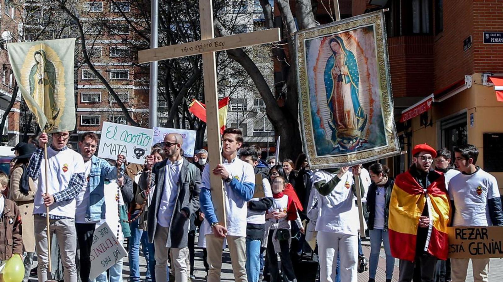Manifestación contra el aborto convocada en Madrid en abril por la asociación Enraizados, que desarrolla actividad como lobby en la UE..