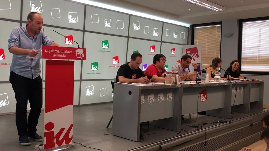 IU lamenta el “juego de tronos” parlamentario e insiste en el 'sí' al PSOE si hay acuerdo sobre problemas sociales