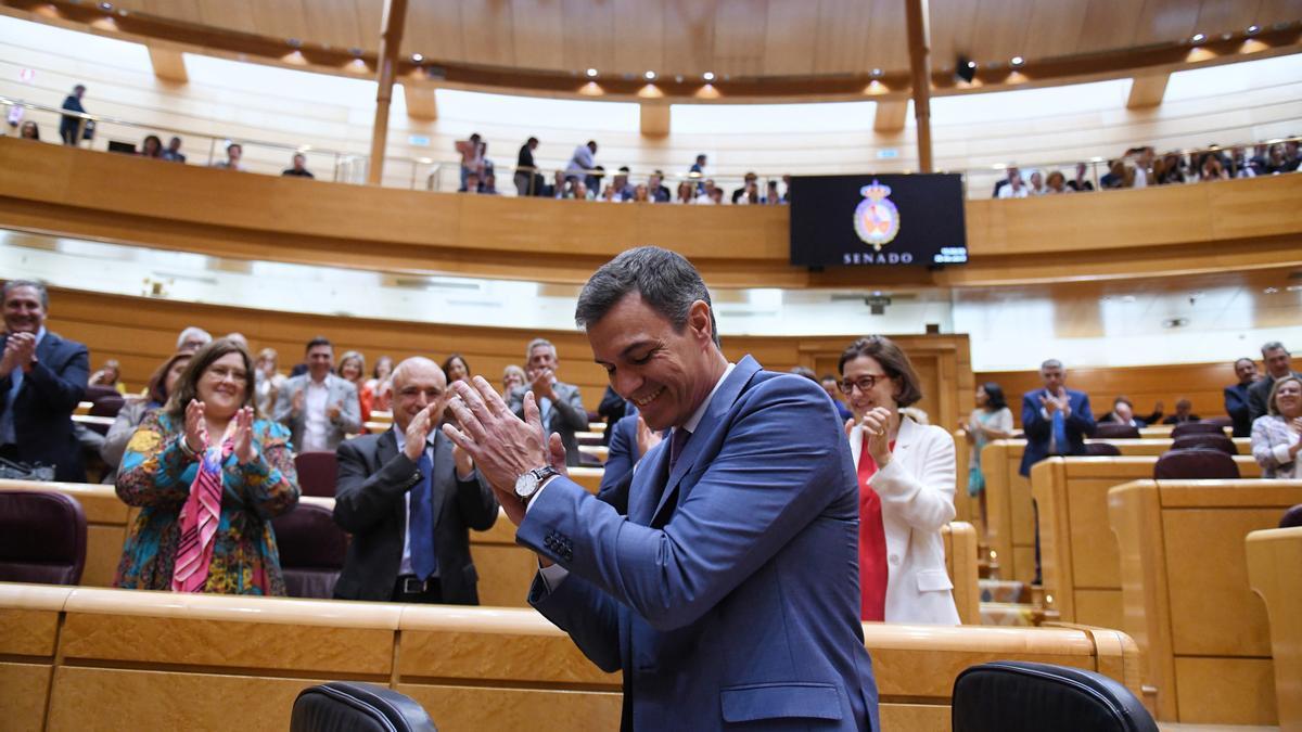 El presidente del Gobierno, Pedro Sánchez, durante un pleno del Senado, a 25 de abril de 2023, en Madrid (España). Sánchez y Feijóo se enfrentan hoy a su cuarto cara a cara en el Pleno del Senado.