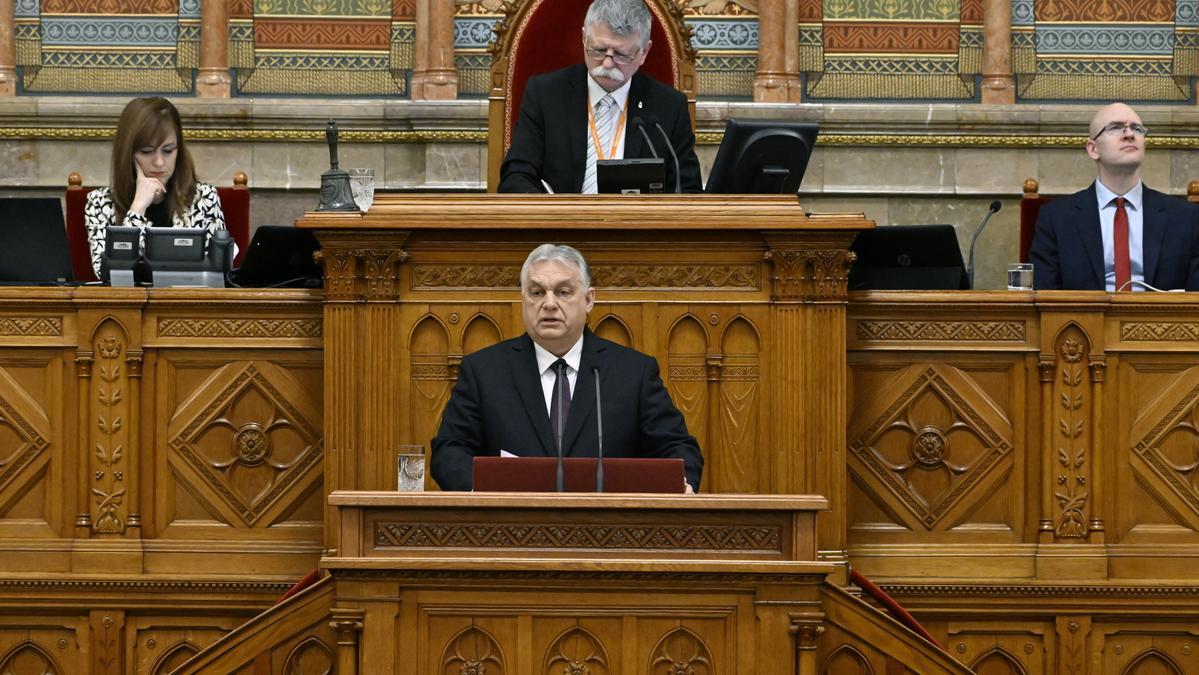 El primer ministro húngaro, Viktor Orbán, pronuncia un discurso durante la primera sesión plenaria de la sesión de primavera del Parlamento en Budapest, Hungría, el 23 de febrero de 2026.