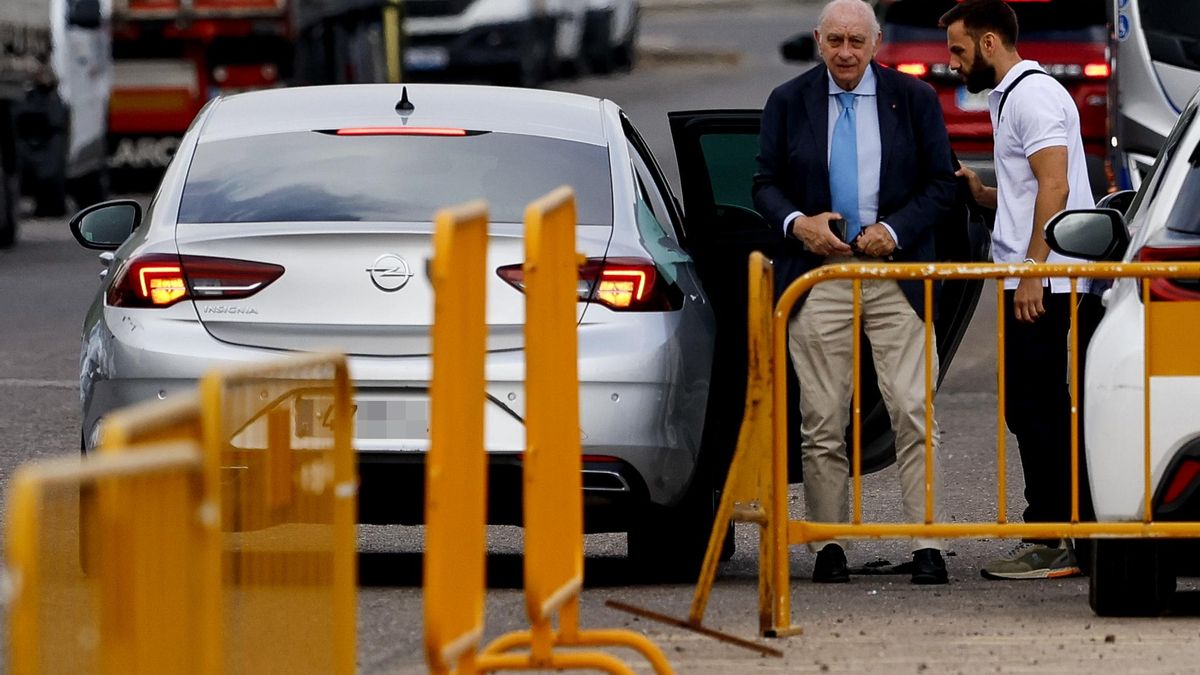 El exministro del Interior Jorge Fernández Díaz llega a la Audiencia Nacional, en San Fernando de Henares (Madrid).