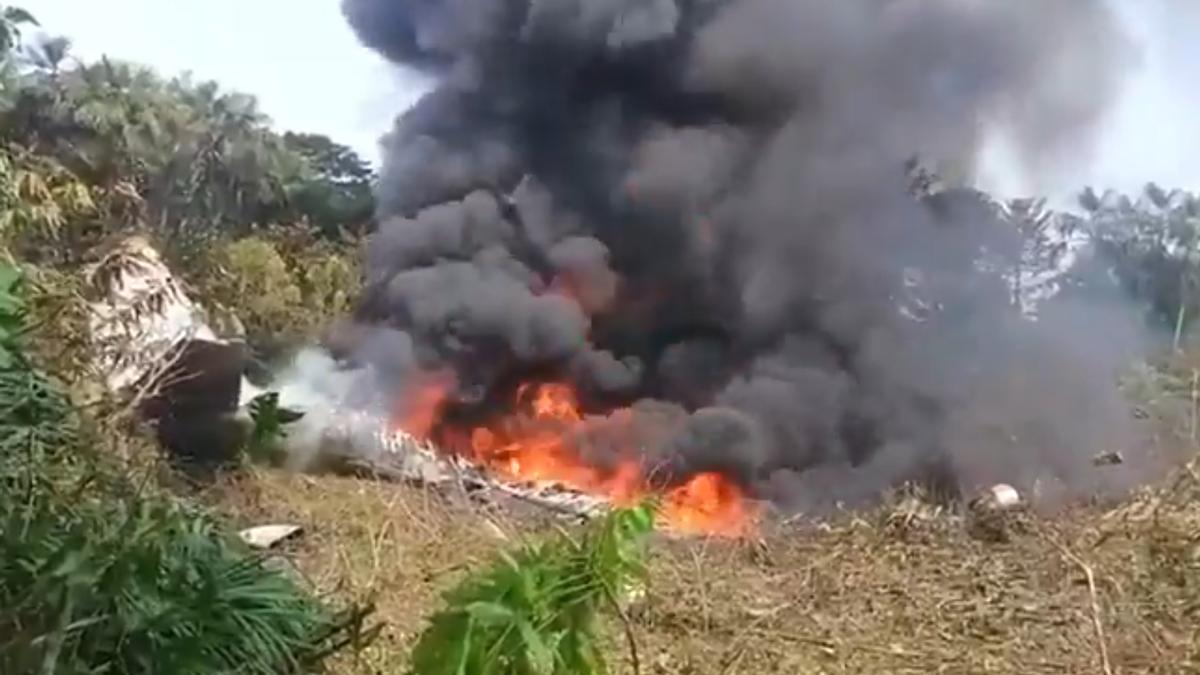 Captura de video tomada de rastreo de redes que muestra el accidente de un avión este lunes, en Putumayo (Nariño).