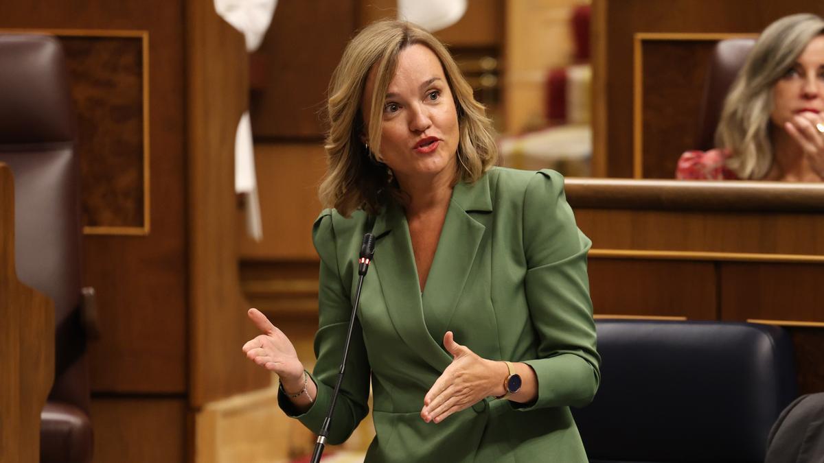 Pilar Alegría, interviene durante una sesión de control al Gobierno en el Congreso de los Diputados.