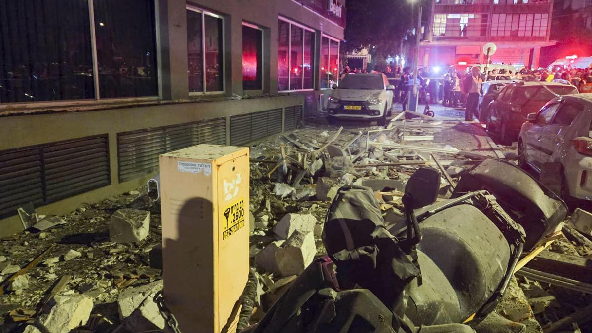Restos del ataque de Irán en Tel Aviv