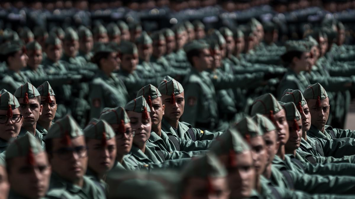 La nueva promoción durante la jura de bandera, en el Colegio de Guardias Jóvenes 'Duque de Ahumada',a 10 de abril de 2025, Valdemoro, Madrid (España).