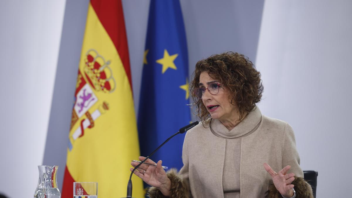 La vicepresidenta primera y ministra de Hacienda, María Jesús Montero, da una rueda de prensa tras la reunión del Consejo de Ministros.