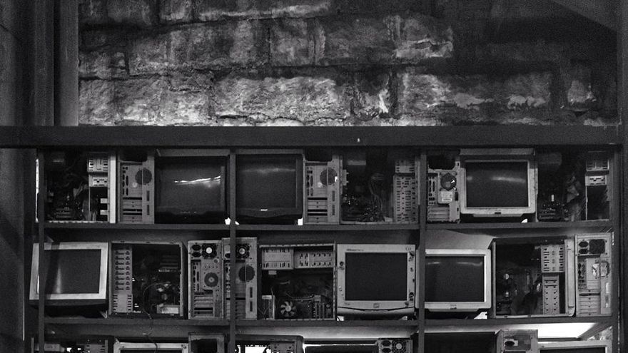 El término sobrecarga de información fue acuñado en 1970 por Alvin Toffler en su libro 'Future Shock'.