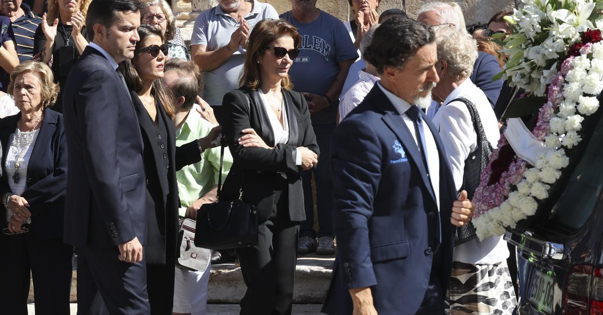 La sociedad extremeña y la política se entrelazan en un sentido adiós a Fernández Vara