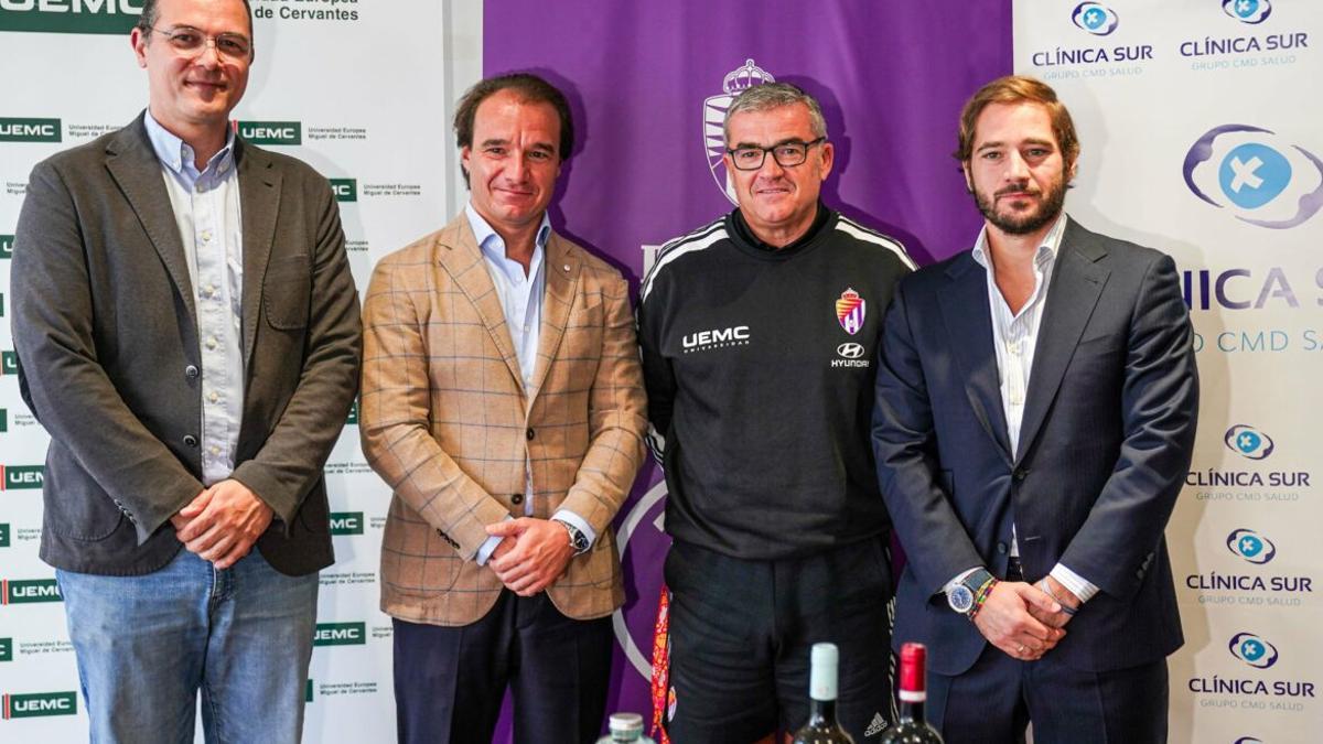 Ignacio Pereda (d), consejero delegado del grupo CMD Salud.