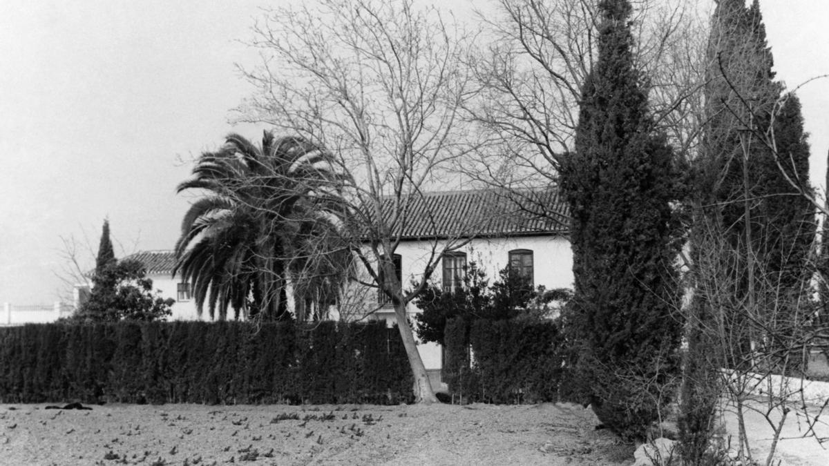 La Huerta de San Vicente, casa familiar de Lorca en Fuente Vaqueros, cuando amenazaba con ser demolida por un plan urbanístico.