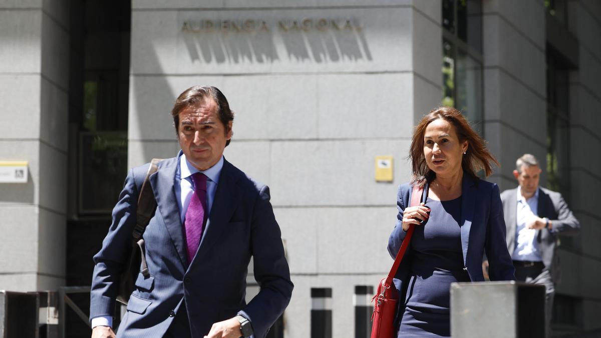 El juez prohíbe salir de España a la expresidenta de Adif y al exdirector de Carreteras