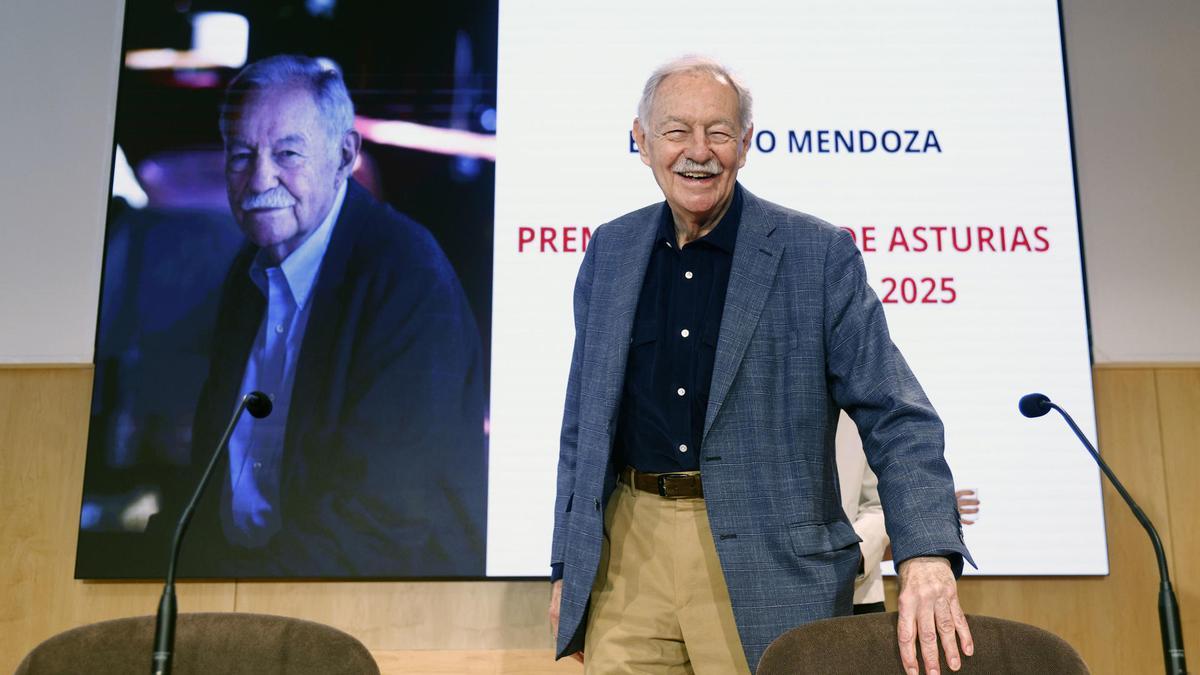 Eduardo Mendoza, de profesión, sus labores