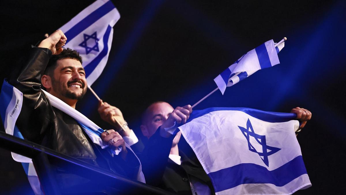 Noam Bettan, representante de Israel en Eurovisión, celebra su pase a la final del concurso.