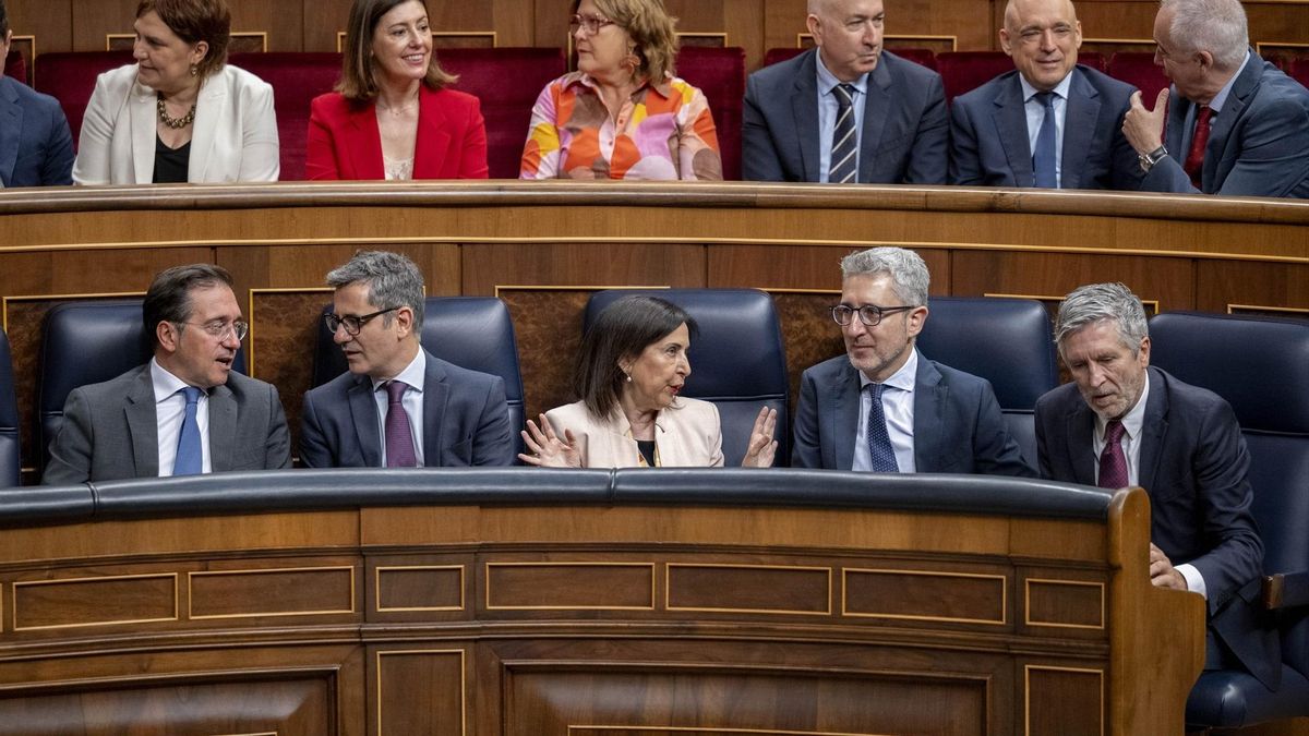 Los ministros José Manuel Albares, Félix Bolaños, Margarita Robles, Arcadi España y Fernando Grande-Marlaska durante la visita del Papa León XIV al Congreso de los Diputados.