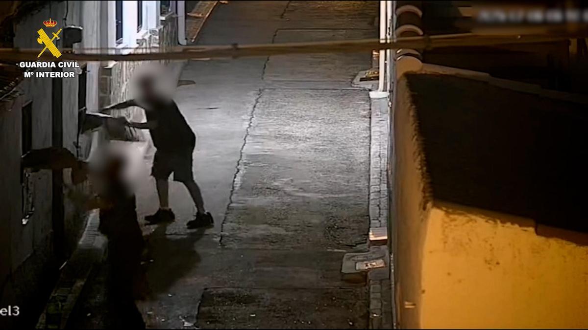 Detenidas dos personas por un delito de odio en Torres de Alameda.