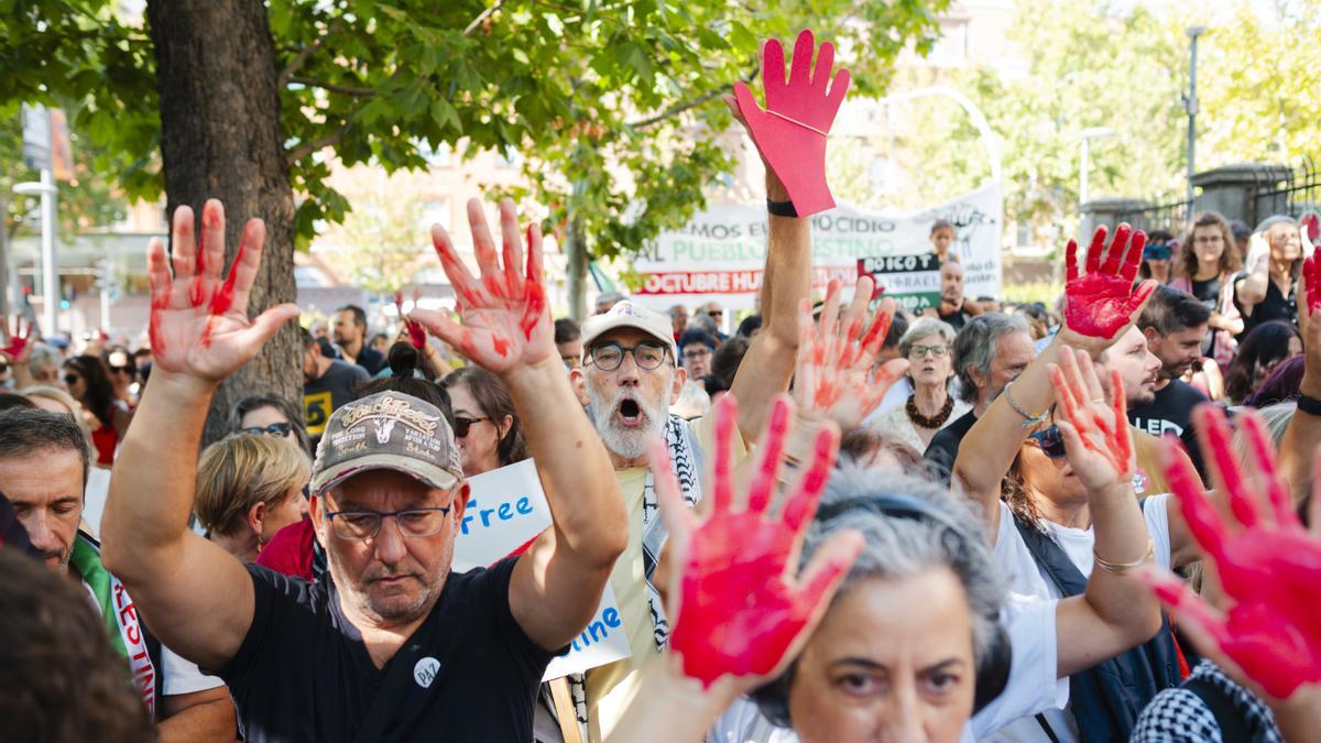 Concentración frente a la Embajada de Israel en Madrid contra el genocidio sobre Palestina.