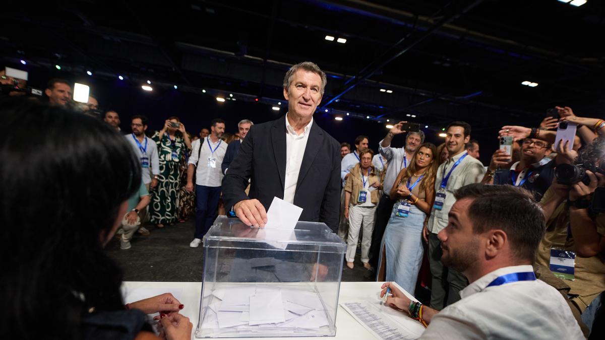 Feijóo fía su suerte al 'clan' gallego y a los duros del PP ante su última oportunidad de alcanzar La Moncloa