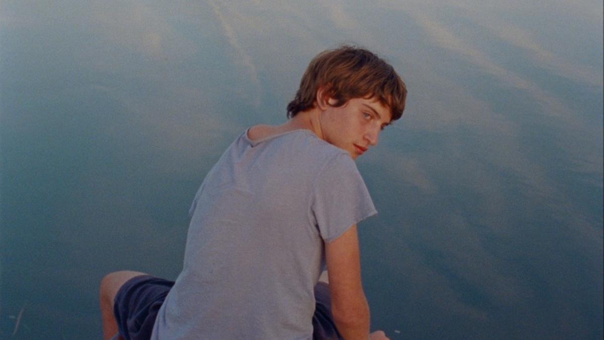 ‘Extraño río’, el debut tan sensorial como desigual de Jaume Claret Muxart que funde adolescencia y naturaleza