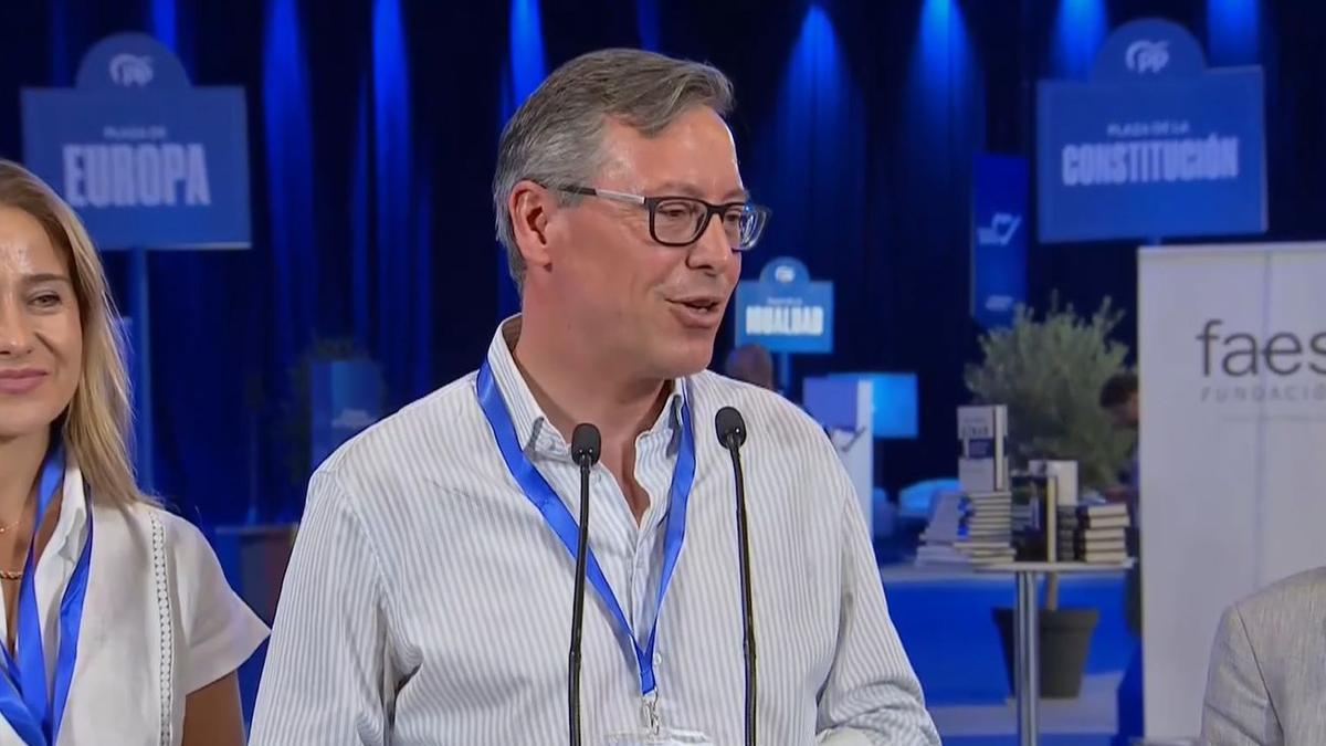 Alfonso Serrano, número 2 de Ayuso, carga el sueldo de su jefe de gabinete al Ayuntamiento de Madrid