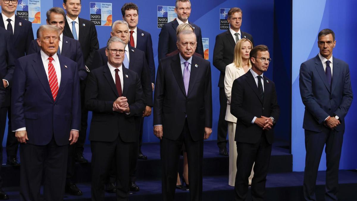 Foto de familia de la Cumbre de la OTAN en La Haya.