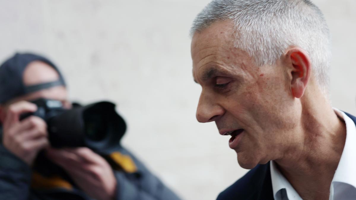 La embestida contra la BBC impulsa la ofensiva contra los medios públicos que PP y Vox quieren aplicar en España