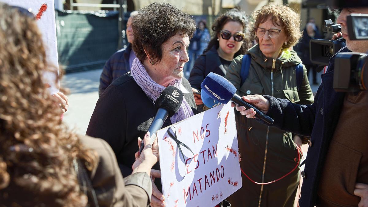 Minuto de silencio en Miranda de Ebro (Burgos), tras el triple crimen machista.