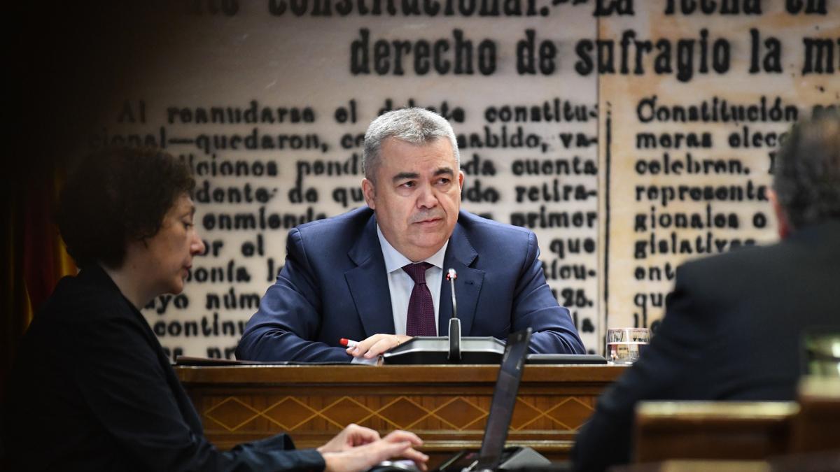 El PP vuelve a citar a Santos Cerdán a la comisión del Senado en plena campaña extremeña