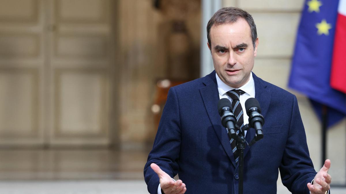El primer ministro francés, Sébastien Lecornu, pronuncia un discurso en el Hotel Matignon de París, Francia.