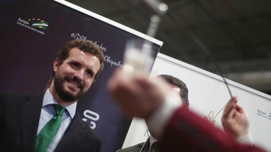 Pablo Casado en el pabellón de Andalucía de Fitur.