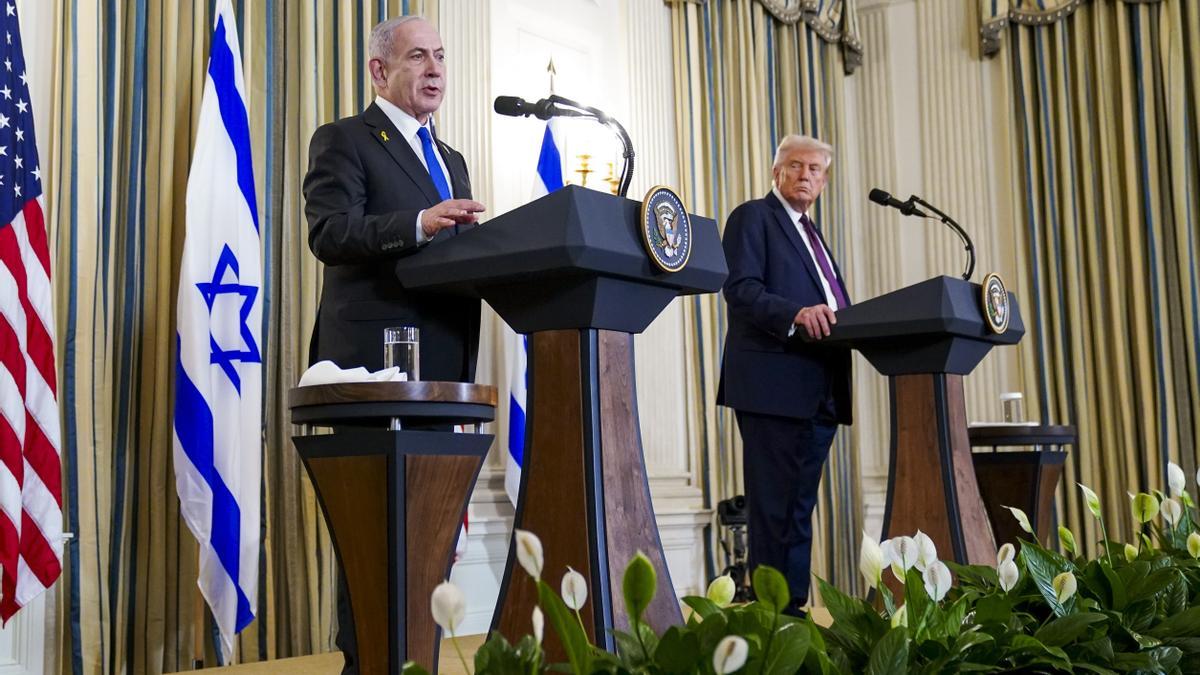 El presidente estadounidense, Donald Trump y el primer ministro israelí, Benjamin Netanyahu participan en una conferencia de prensa conjunta en la Casa Blanca en Washington el 29 de septiembre de 2025.