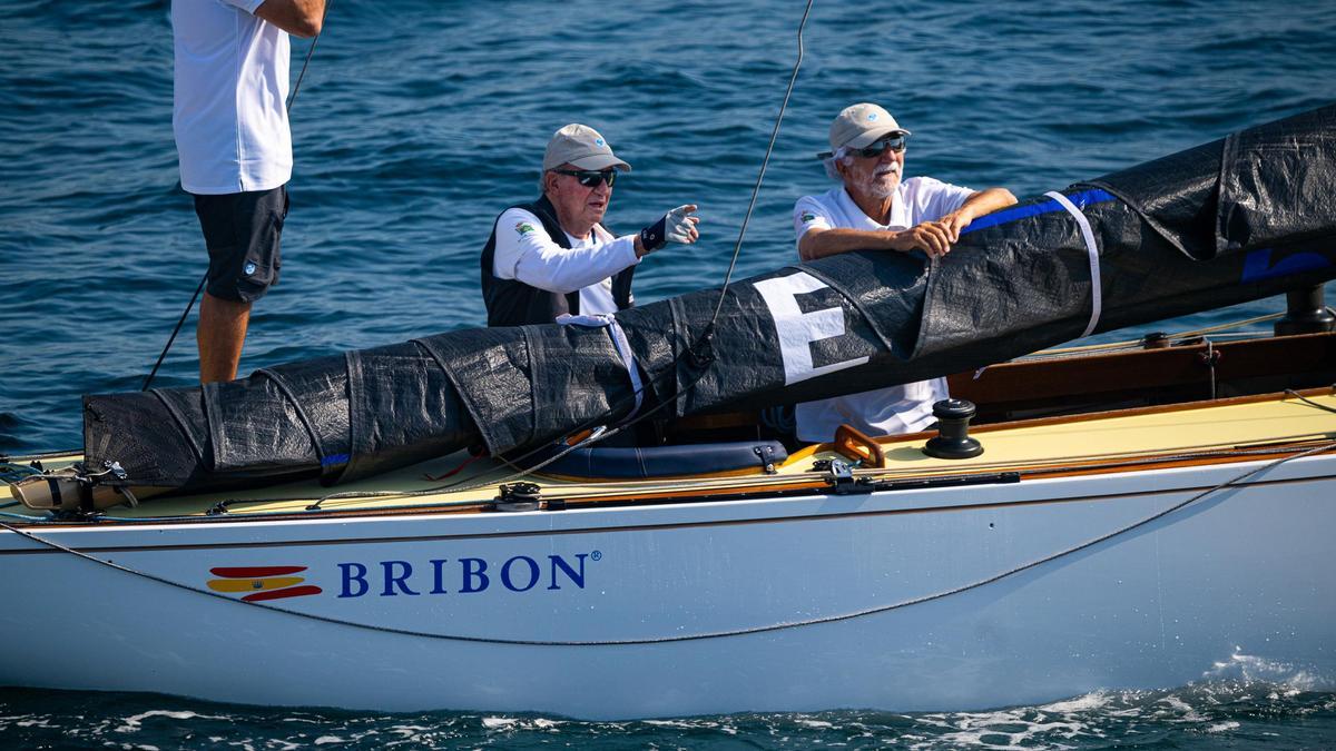 El emérito se queja en sus memorias de ser el único jubilado que no cobra  pensión después de 40 años de trabajo