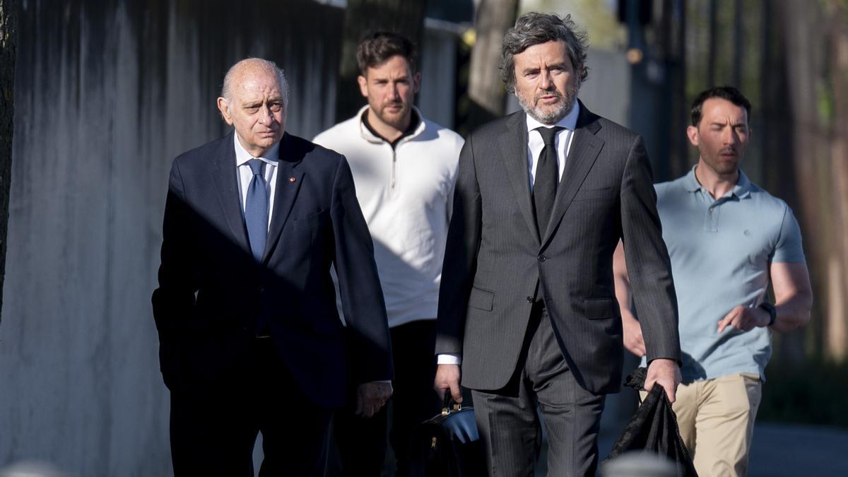 El exministro del Interior Jorge Fernández Díaz a su llegada al juicio de la Operación Kitchen, en la Audiencia Nacional, en San Fernando de Henares, Madrid.